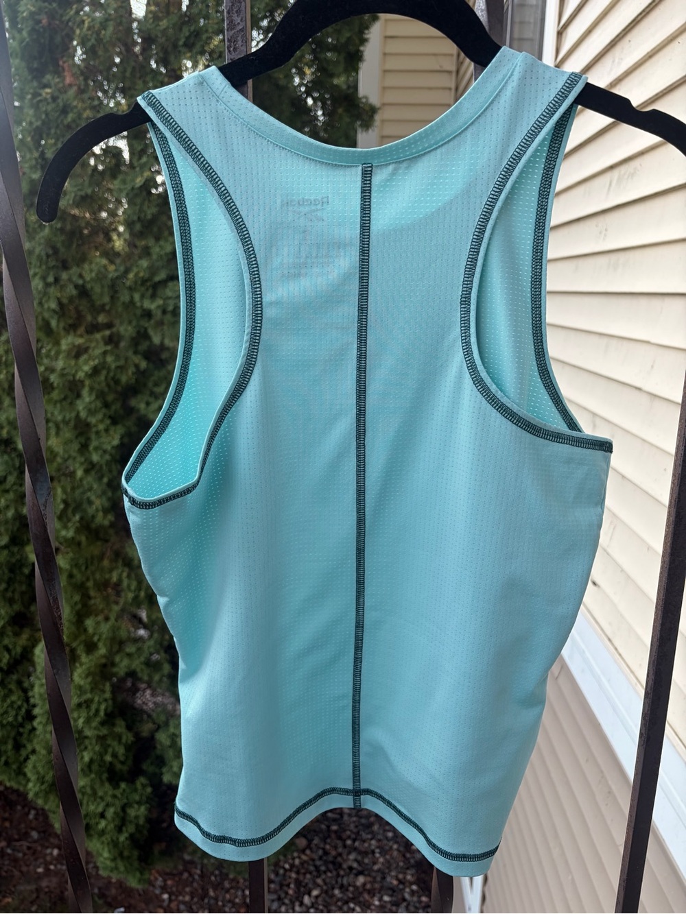 Reebok Aqua Mesh Athletic Tank Top Size S - Picture 2 of 3